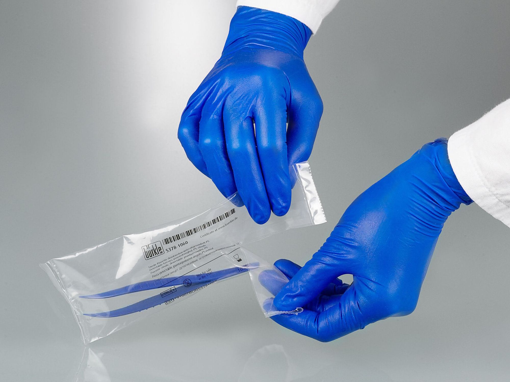 Die sterile Pinzette ist detektierbar für die Anwendung im Lebensmittelbereich Die sterile Pinzette ist detektierbar für die Anwendung im Lebensmittelbereich