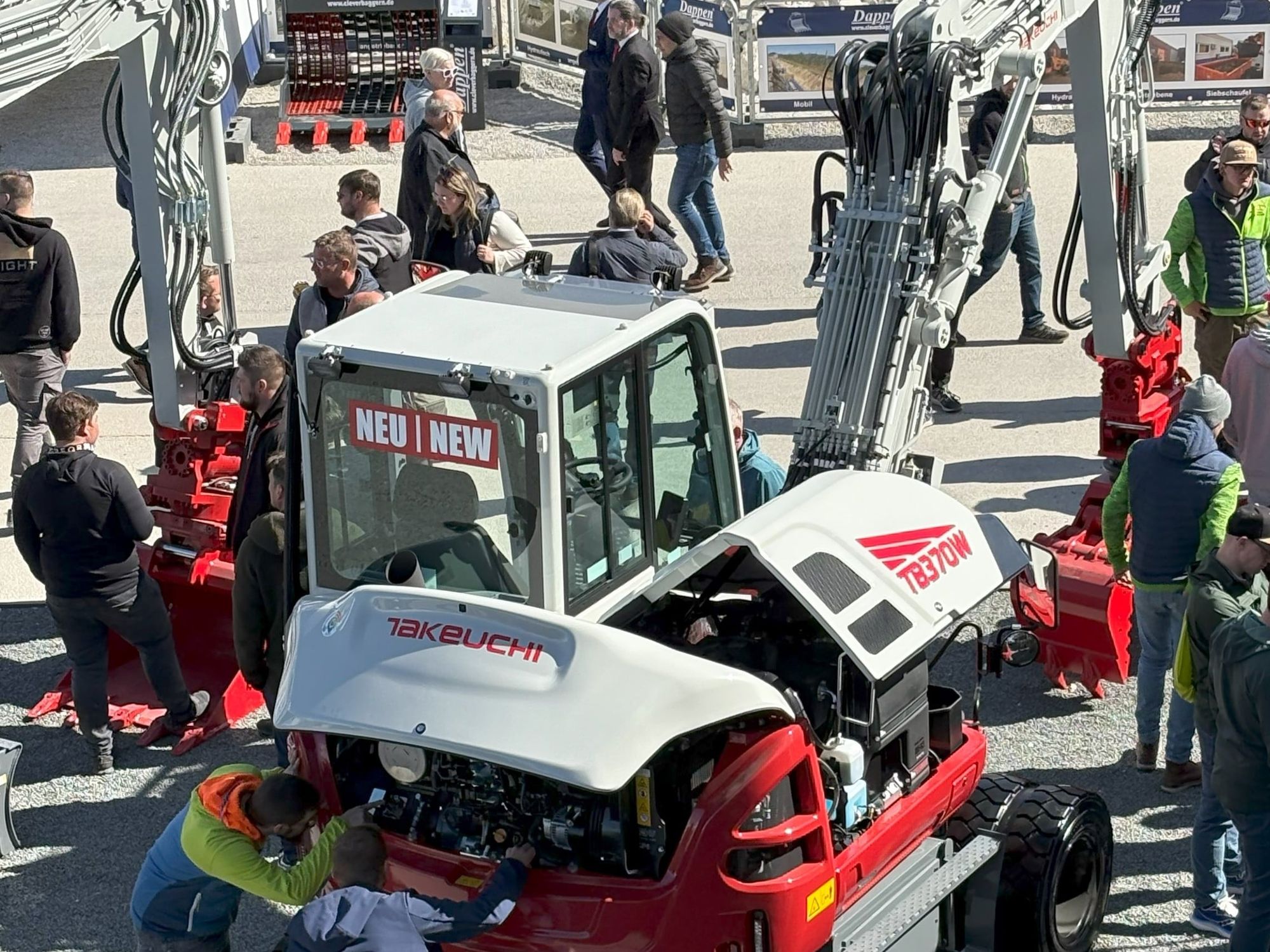 Takeuchi Bagger auf einem Messestand