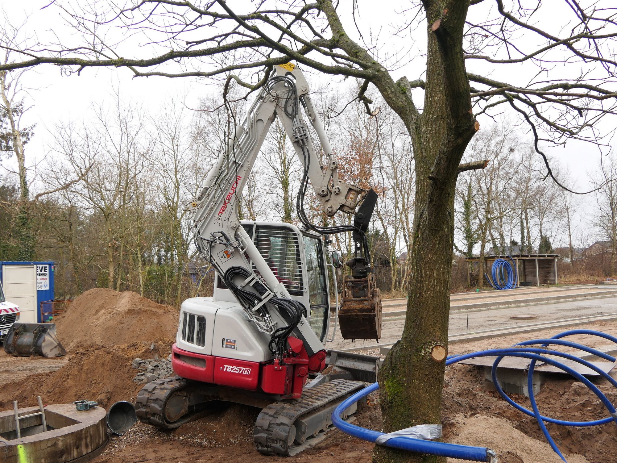 Takeuchi Hüllkreisbagger - kraftvoll auf engstem Raum
