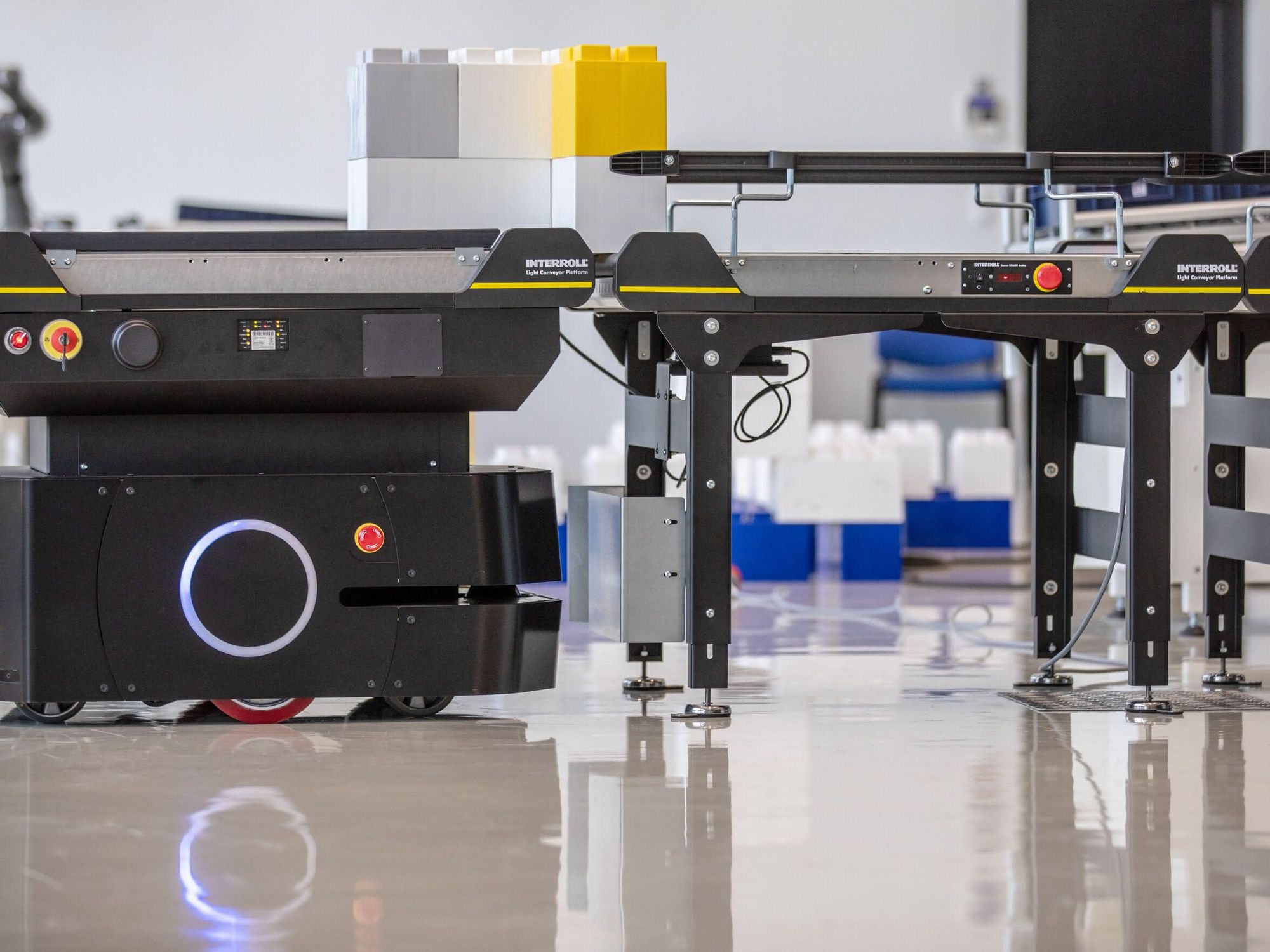 Autonomous mobile robot: Handling light objects