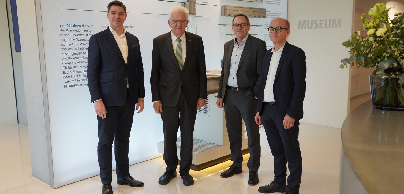 Ministerpräsident Winfried Kretschmann informiert sich bei Schöck über Innovationen