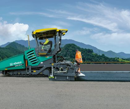 Raupenfertiger Super 1800-5(i) und mobile Siebanlage Mobiscreen MSS 502(i) EVO im Fokus Wirtgen Group kommt mit zwei Messepremieren zur Nordbau 2024