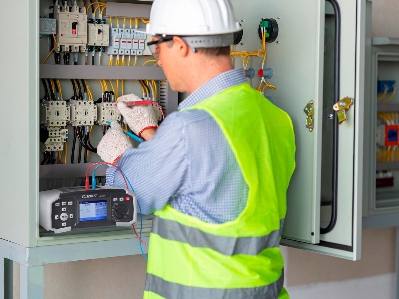 Messtechnik: Installationstester und Stromzange Messtechnik: Installationstester und Stromzange
