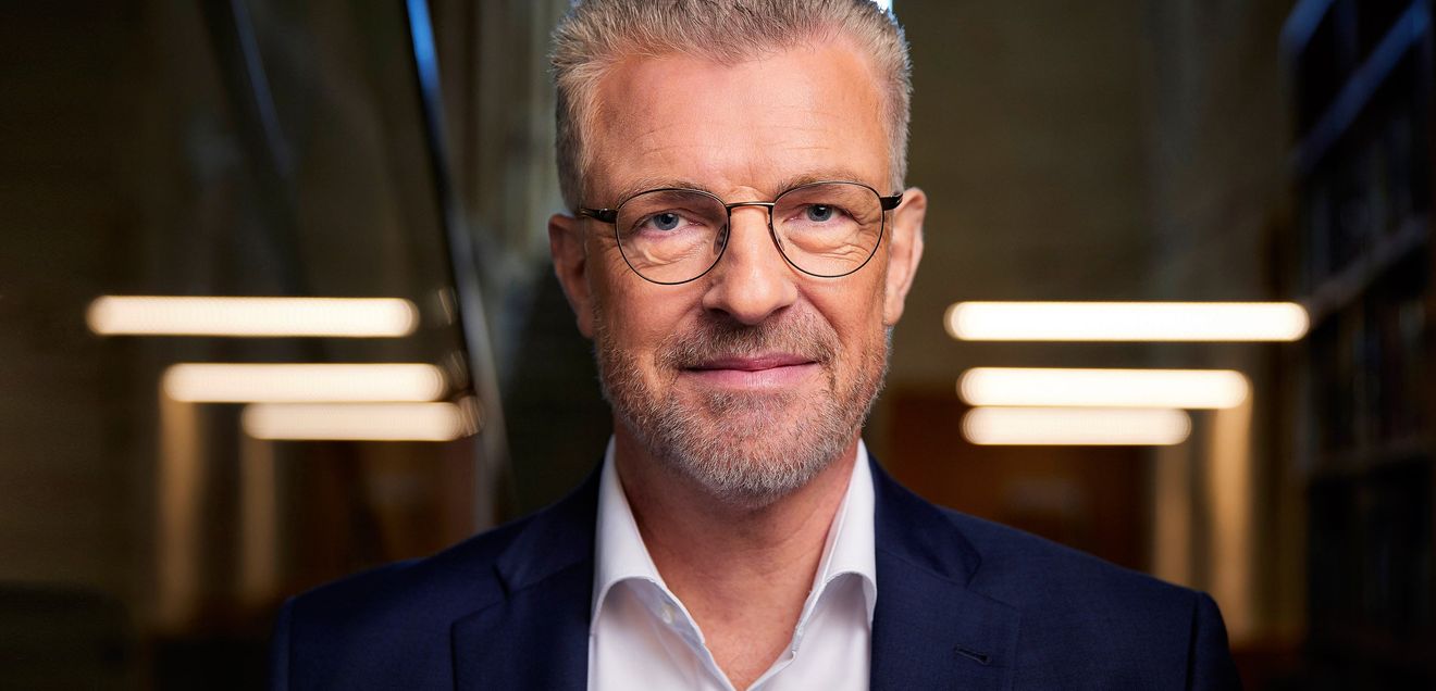 Prof. Dr. Andreas Koenen lächelt in die Kamera