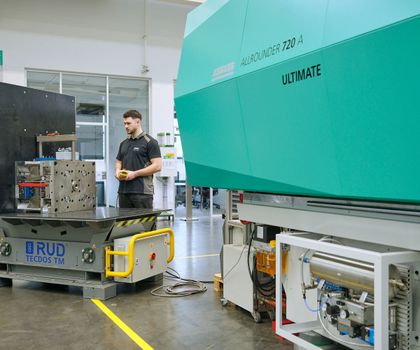 Arbeitssicherheit und Ergonomie bei Arburg: Tonnenschwere Drehungen binnen Sekunden Arbeitssicherheit und Ergonomie bei Arburg: Tonnenschwere Drehungen binnen Sekunden
