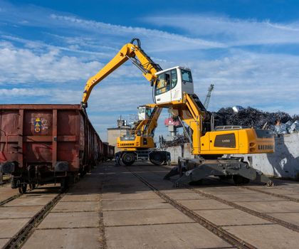 RVR steigt auf Liebherr um – drei Umschlagbagger für das Schrottrecycling Beutlhauser bietet stimmiges Gesamtpaket
