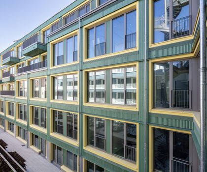 Holz-Hybrid Büro- und Wohnensemble in München