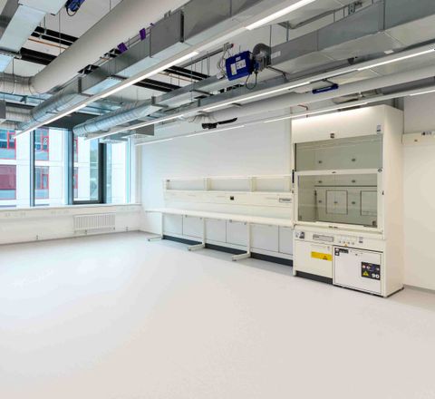 Labore und Büros für Start-Ups: Gründerzentrum in Berlin-Buch Blick in eins der neuen Labore des Gründerzentrums BerlinBioCube