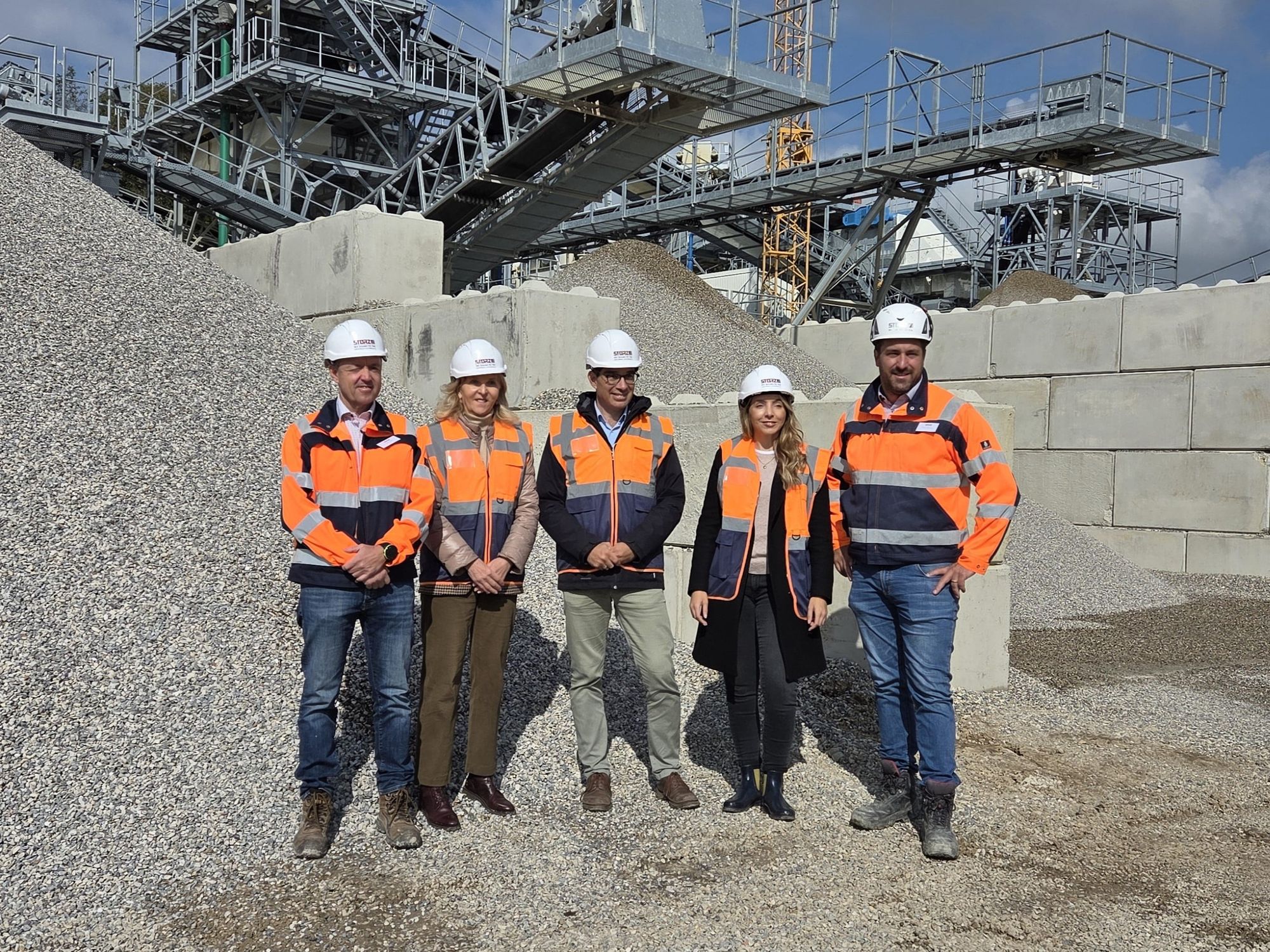 Staatssekretär Dr. Andre Baumann und MdL Saskia Frank im Storz-Kieswerk Kohler Staatssekretär Dr. Andre Baumann und MdL Saskia Frank im Storz-Kieswerk Kohler