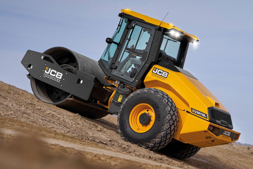 JCB stellt emissionsarmen Walzenzug VM118D mit EU-Stufe-V-Motor vor JCB stellt emissionsarmen Walzenzug VM118D mit EU-Stufe-V-Motor vor