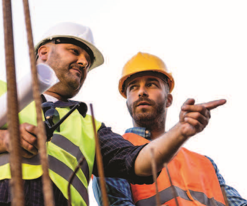 EY-Studie prognostiziert Stabilisierung im Hochbau ab 2025 Zwei Arbeiter auf einem Rohbau