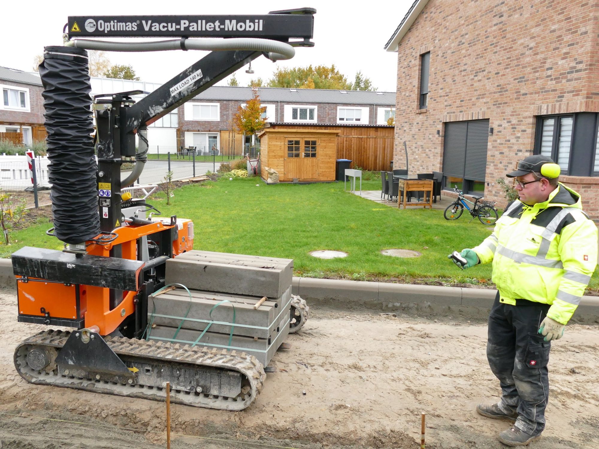 Optimas Vacu-Pallet-Mobil mit Fernbedienung und automatischer Mastausrichtung