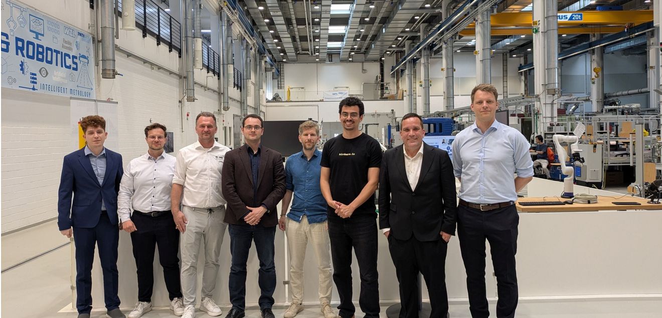 The AKIMI research project is developing an agent-based AI designed to significantly simplify the setup, programming, and reconfiguration of robotic systems for small and medium-sized enterprises. The goal is to make robotics more flexible and accessible without requiring in-depth programming knowledge, through natural language control and transparent AI decisions. The “AKIMI” research project (Agent-Based AI for Intuitively Reconfigurable Robotics in Small and Medium-Sized Enterprises) has been launched