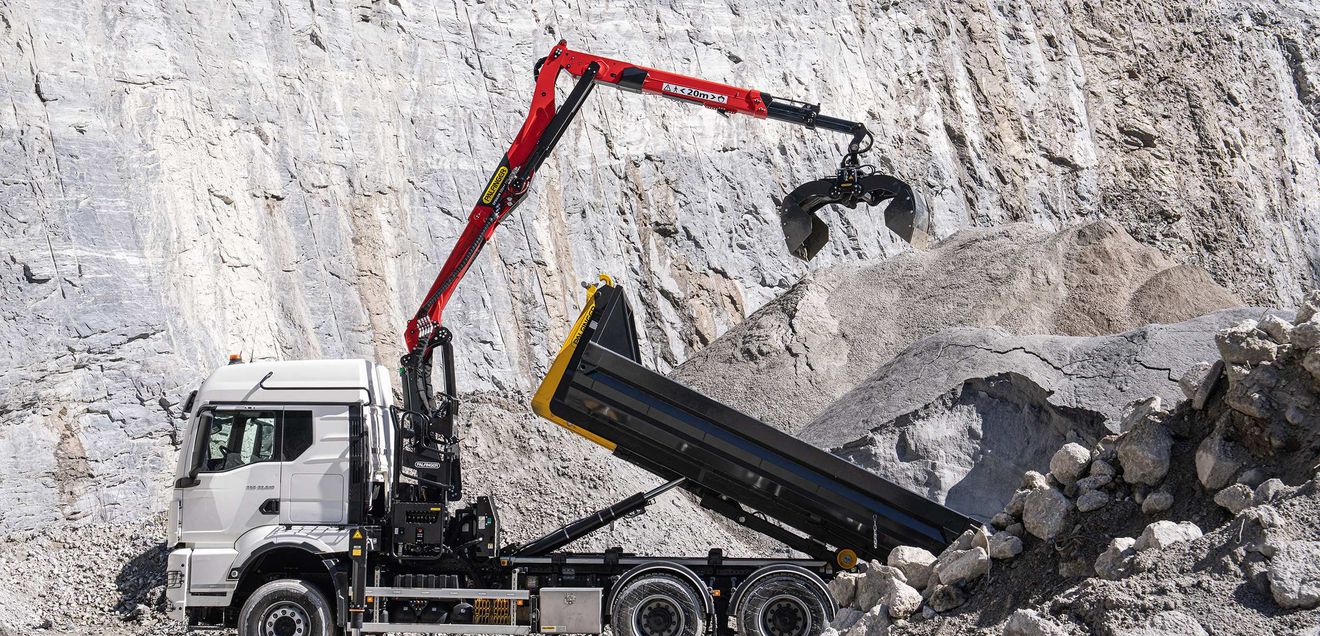 Eine innovative Produktkombination von Palfinger auf der bauma: der erste Recyclingkran-Prototyp der Generation 3 Urban Range (TZU++ TEC) als Komplettlösung mit dem neuen HT 18 TEC Abrollkipper. Palfinger präsentierte zukunftsweisendes Konzept für Recyclingkrane und neue Abrollkipper