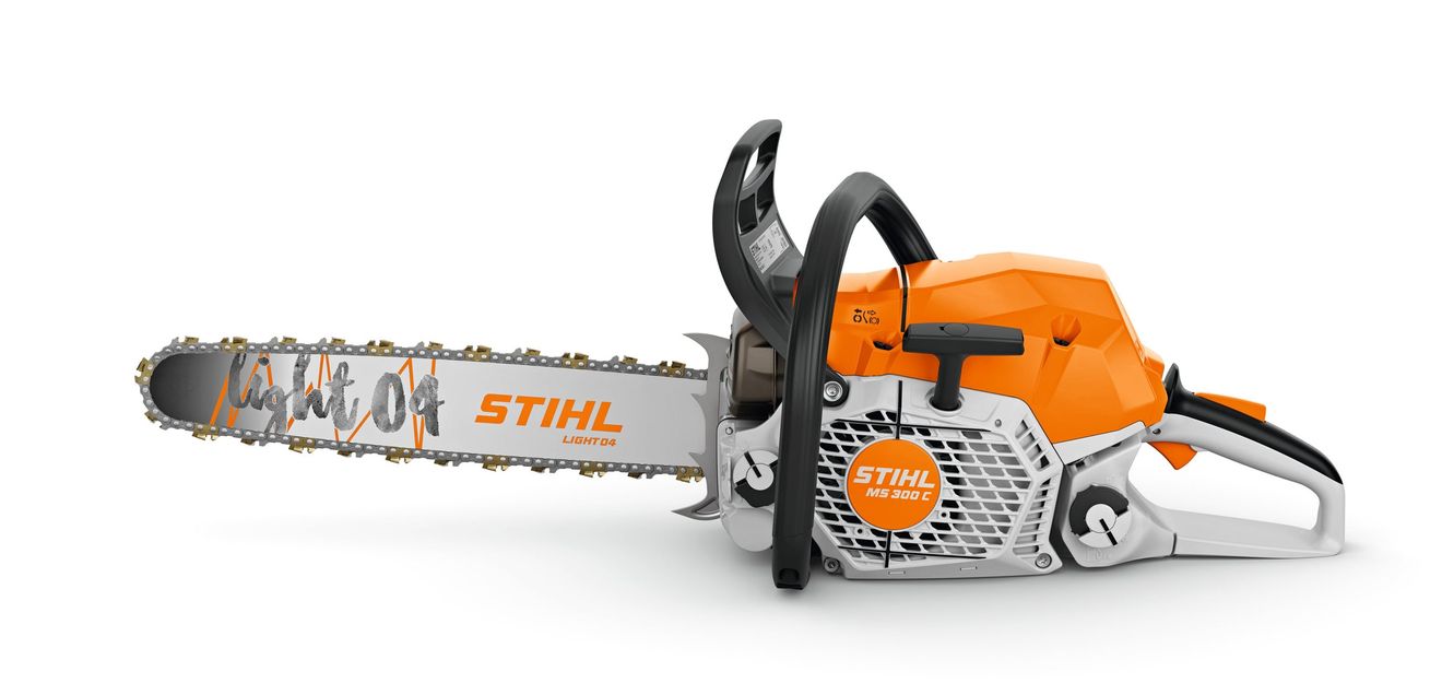 Klassenbeste: Mit einer Leistung von 3,3 kW und einem Gewicht von nur 4,8 Kilogramm verfügt die STIHL MS 300 C-M derzeit über das beste Leistungsgewicht in der 50 cm³ Klasse. Klassenbeste: Mit einer Leistung von 3,3 kW und einem Gewicht von nur 4,8 Kilogramm verfügt die STIHL MS 300 C-M derzeit über das beste Leistungsgewicht in der 50 cm³ Klasse.
