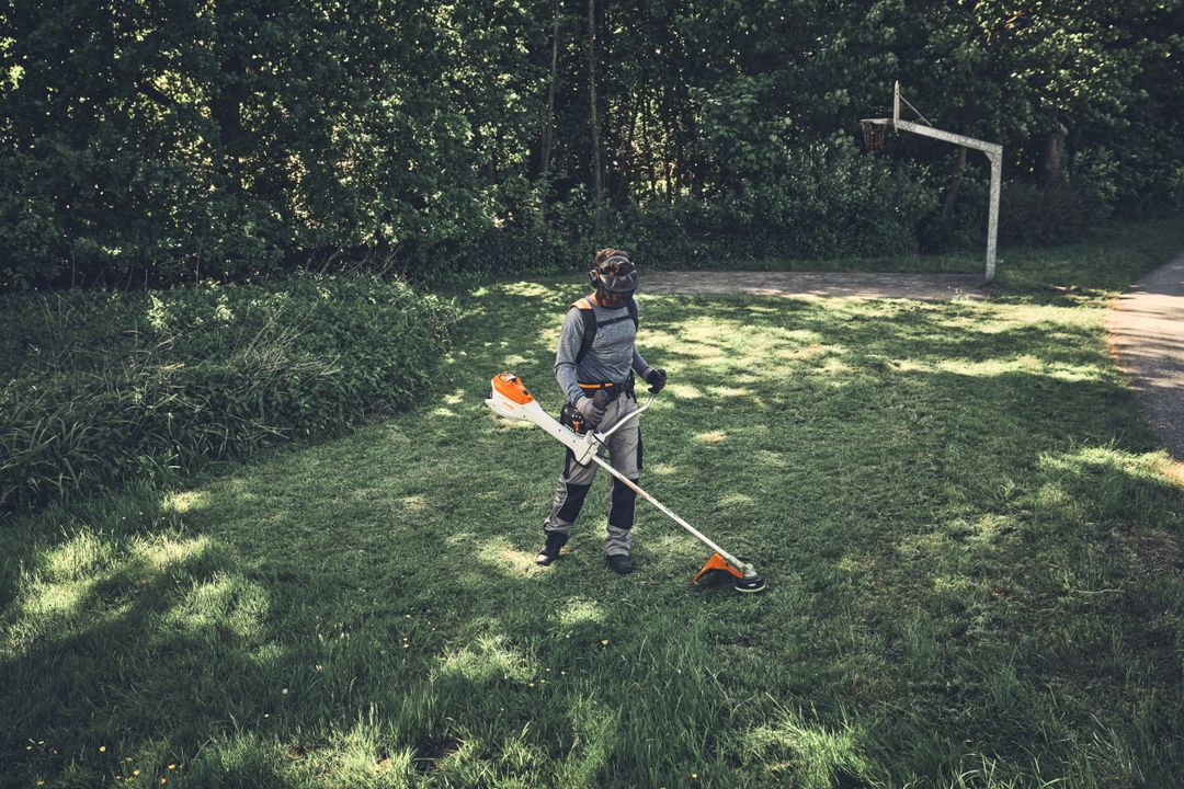 Landschafts- und Forstpflege Starke Leistung in der Landschafts- und Forstpflege: Der STIHL Akku-Freischneider