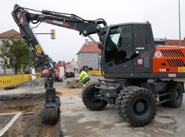 ATLAS 16 t Mobilbagger 155 W im Leitungsbau