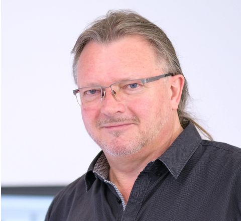 Wilhelm Adacker ist Software Architect bei Burger Engineering. Wilhelm Adacker ist Software Architect bei Burger Engineering.