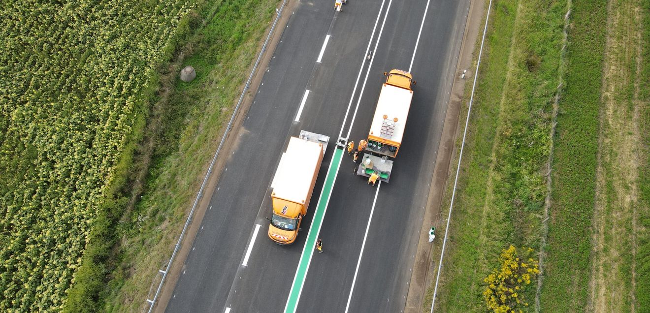 Deckenerneuerung setzt auf langlebige Markierungssysteme von Triflex