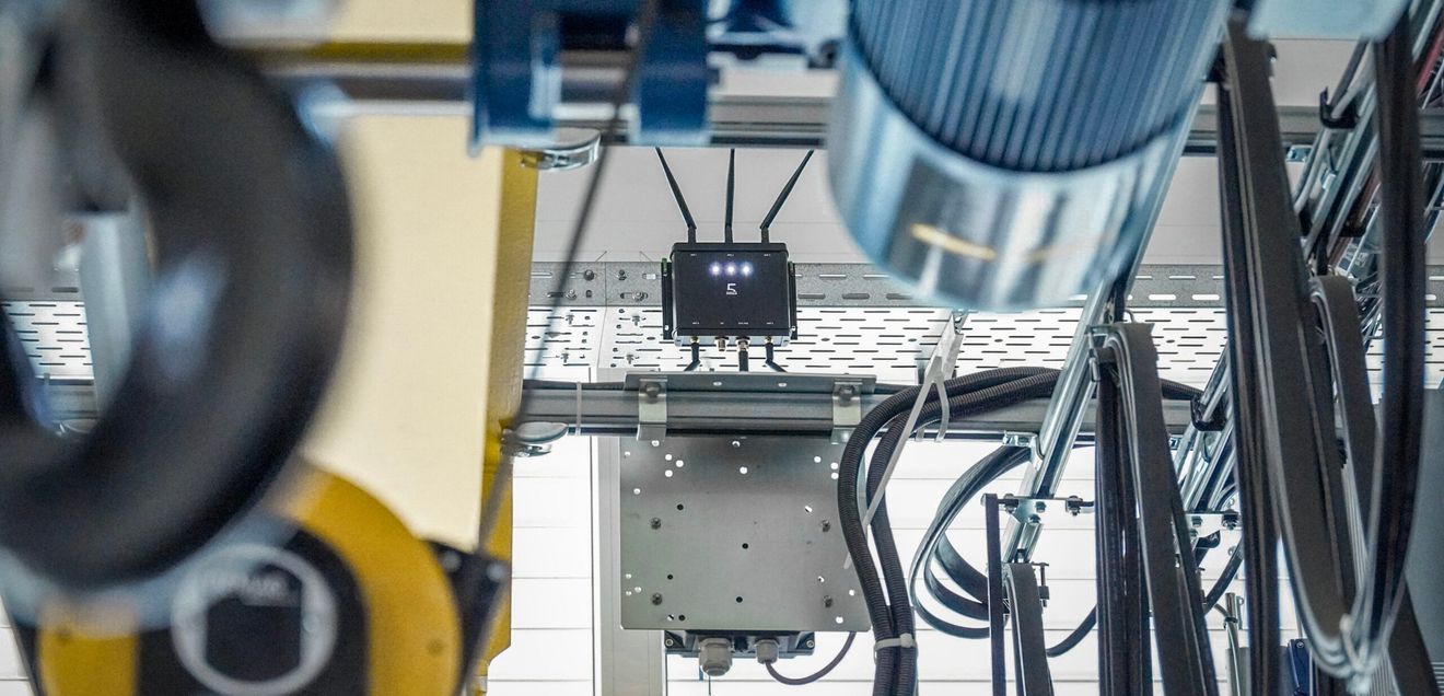 Fünfeinhalb Funksysteme: Real-time WLAN for industry Fünfeinhalb Funksysteme: Real-time WLAN for industry