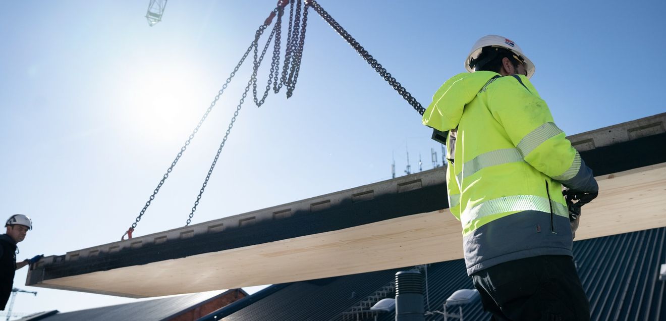 Der hohe Vorfertigungsgrad ermöglicht die schnelle Montage der Elemente und verkürzt damit die gesamte Bauzeit auf der Baustelle signifikant (Foto: Brüninghoff)