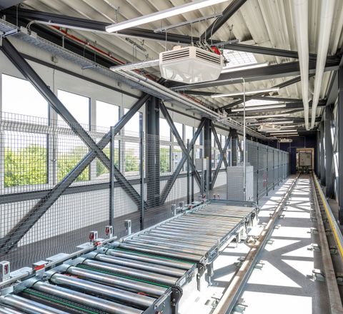 Agile Intralogistik: Westfalia automatisiert Förderbrücke für Orthomol Agile Intralogistik: Westfalia automatisiert Förderbrücke für Orthomol