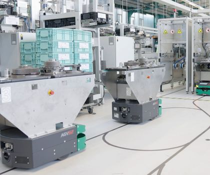 Mobile robots: AGV instead of hand cart in e-axle assembly Mobile robots: AGV instead of hand cart in e-axle assembly