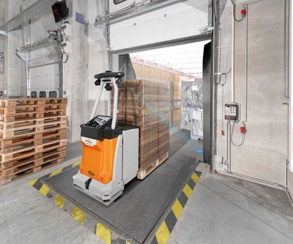 Skalierbare Automatisierung: Autonome Be- und Entladung für die Lkw-Rampe Skalierbare Automatisierung: Autonome Be- und Entladung für die Lkw-Rampe
