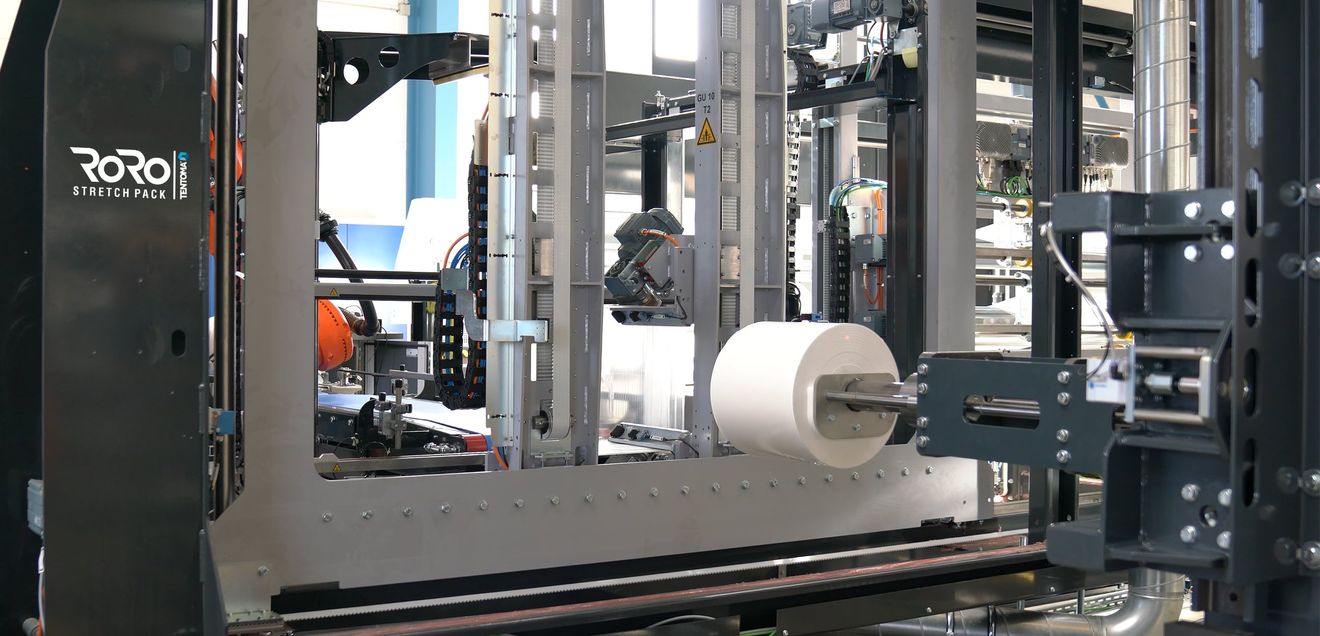 Spanndorngreifer: Rollen robotergesteuert verpacken Spanndorngreifer: Rollen robotergesteuert verpacken