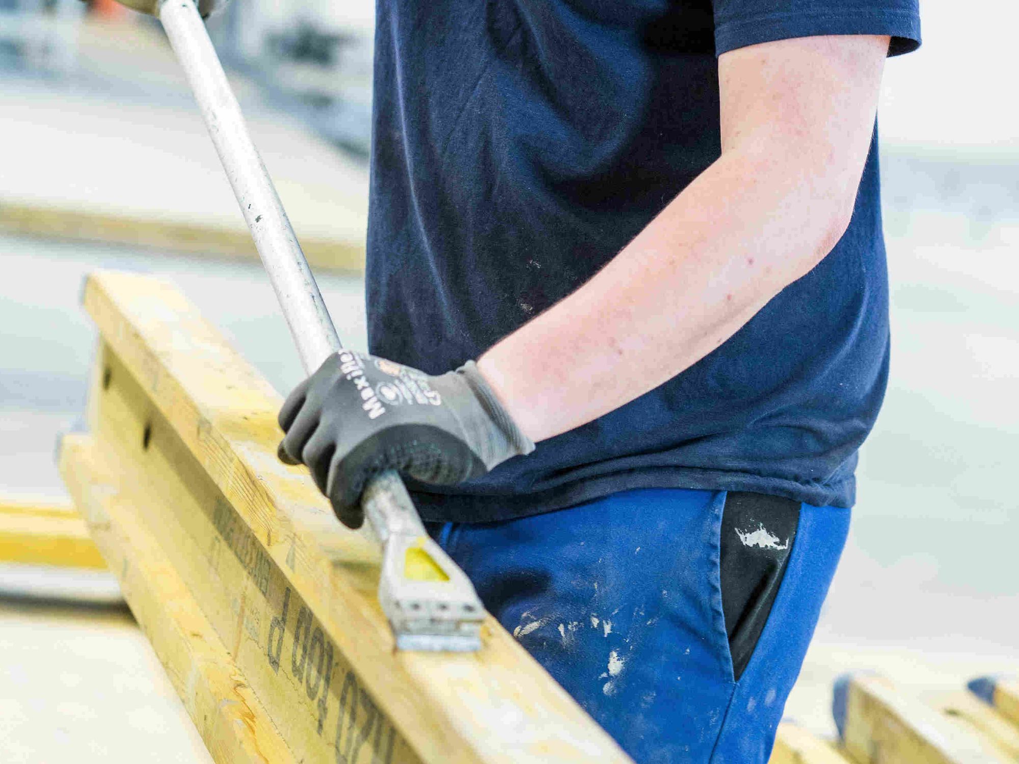 Durch die Aufbereitung in eigenen Service Centern stellt Doka sicher, dass der Material- und Ressourcenverbrauch minimiert wird und die Produkte so über lange Zeit im Umlauf bleiben.