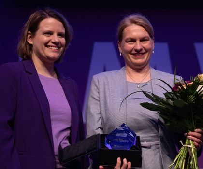 Award ceremony: Yvonne Groth honored with the Engineer Woman Award Award ceremony: Yvonne Groth honored with the Engineer Woman Award