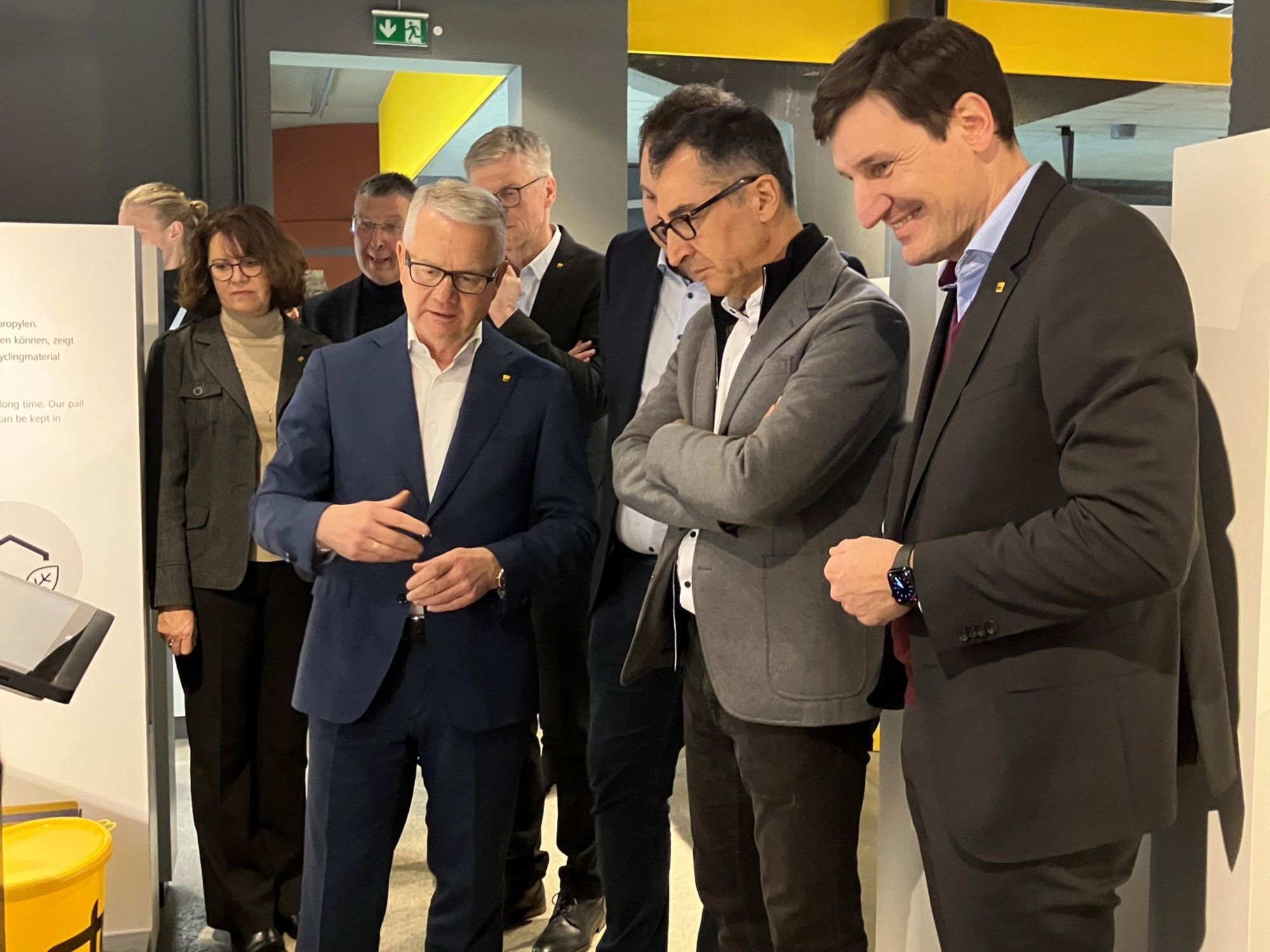 Cem Özdemir bei Sto: Baupolitik, Planungssicherheit und die Rolle innovativer Baustoffe Cem Özdemir bei Sto: Baupolitik, Planungssicherheit und die Rolle innovativer Baustoffe