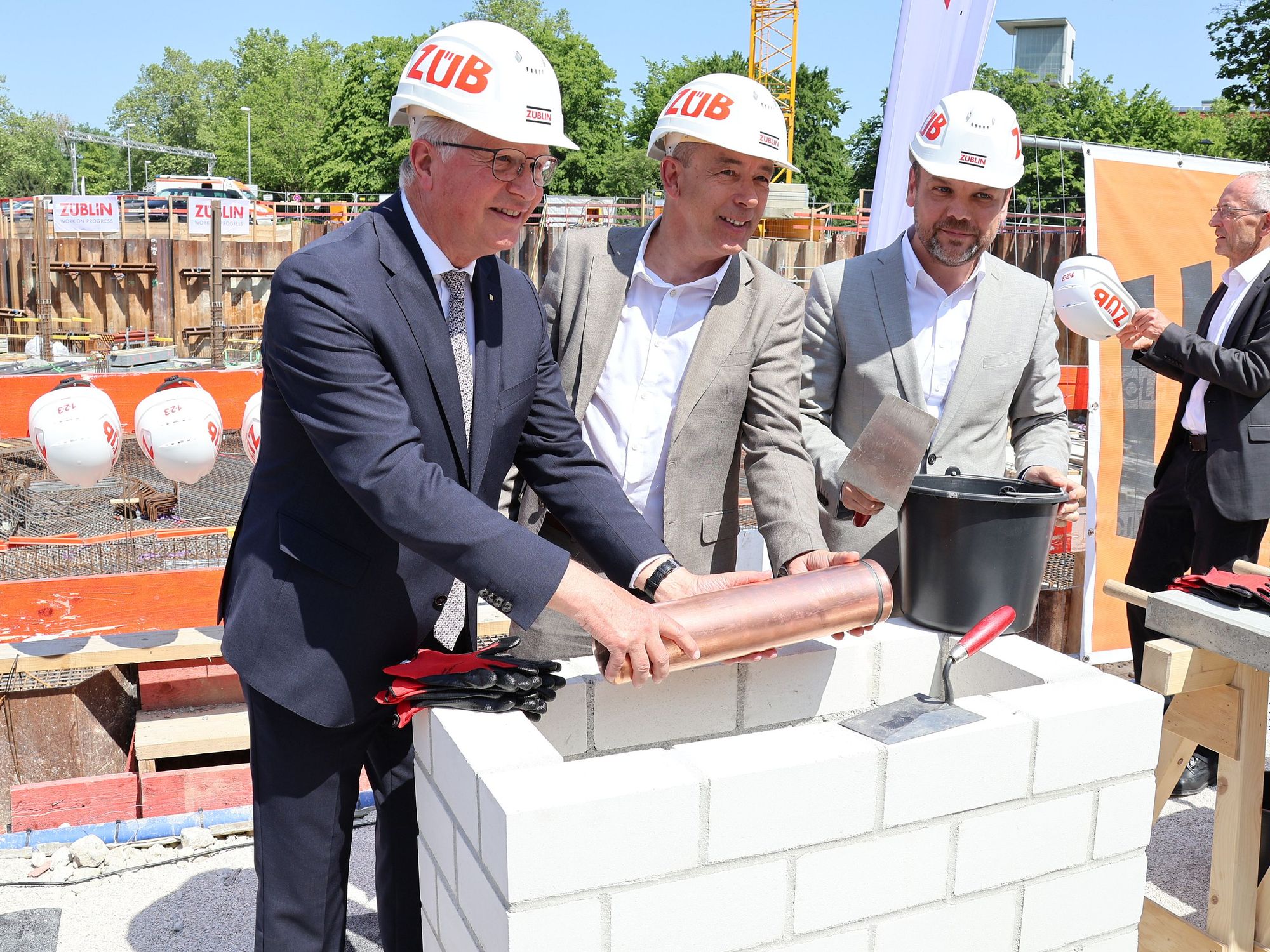 Züblin legt Grunstein für Neubau des Landratsamts Esslingen Züblin legt Grunstein für Neubau des Landratsamts Esslingen