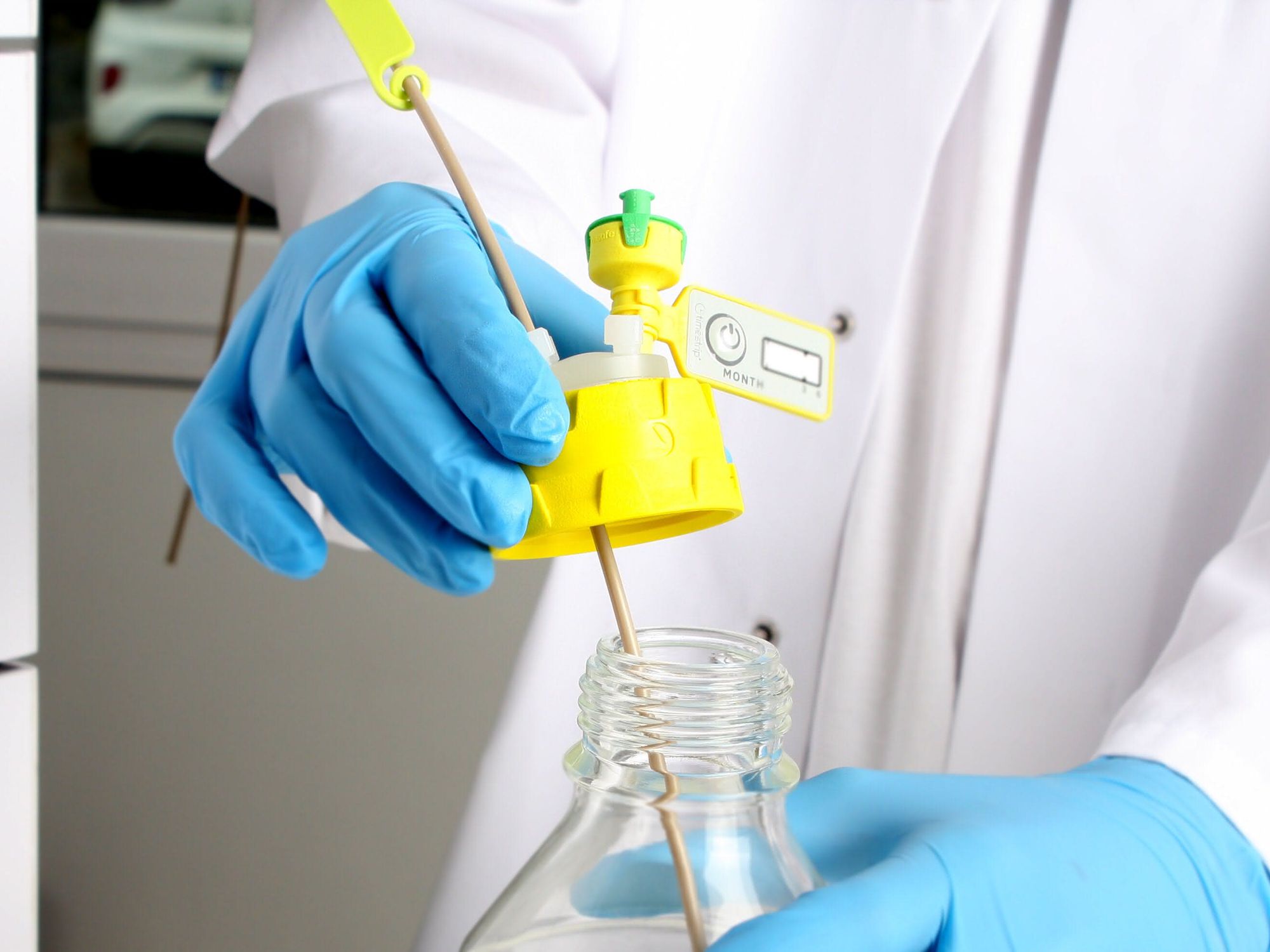 Verschlusssystem für HPLC-Anwendungen b.safe Cap PFAS-Analytik