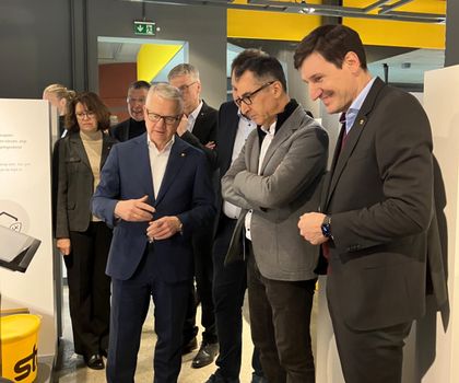 Cem Özdemir bei Sto: Baupolitik, Planungssicherheit und die Rolle innovativer Baustoffe Cem Özdemir bei Sto: Baupolitik, Planungssicherheit und die Rolle innovativer Baustoffe