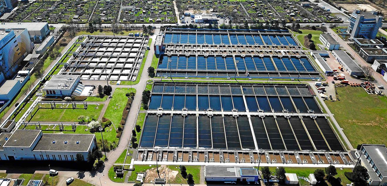 Bei Deutschlands ältester Abwasserreinigungsanlage in Frankfurt-Niederrad wurde vor Kurzem ein Klärbecken mit Liaperl neu befüllt. Liaperl-Blähtonkugeln für Frankfurt-Niederrad Biofilter für die Abwasser-Reinigung