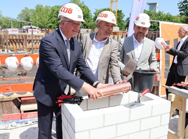 Züblin legt Grunstein für Neubau des Landratsamts Esslingen