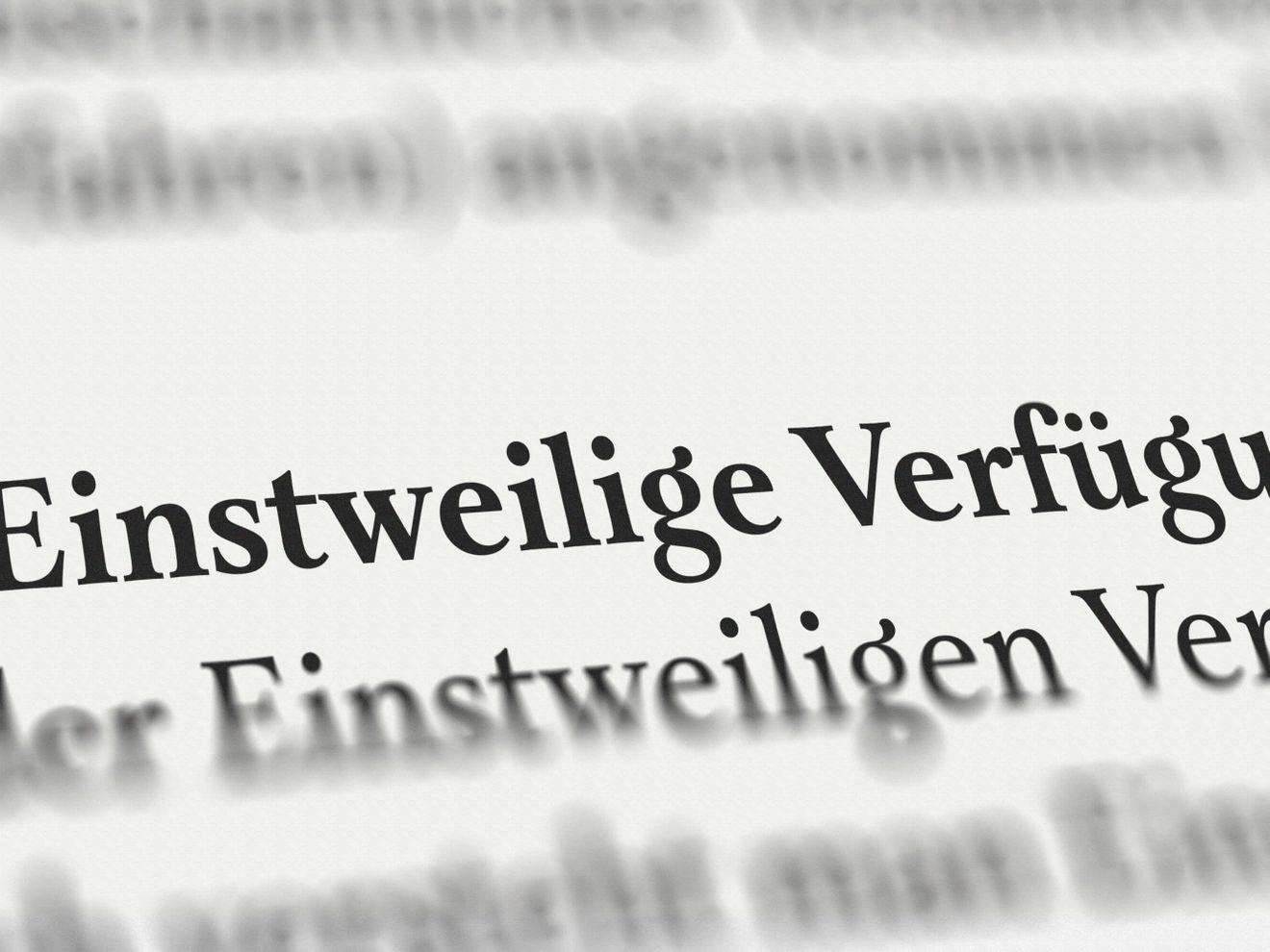 Einstweilige Vergügung Blick auf den niedergeschriebenen Paragrafen zur einstweiligen Vergügung