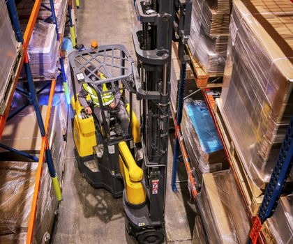 Kompakt und elektrisch: Nachhaltige Lösungen für den Materialumschlag Kompakt und elektrisch: Nachhaltige Lösungen für den Materialumschlag
