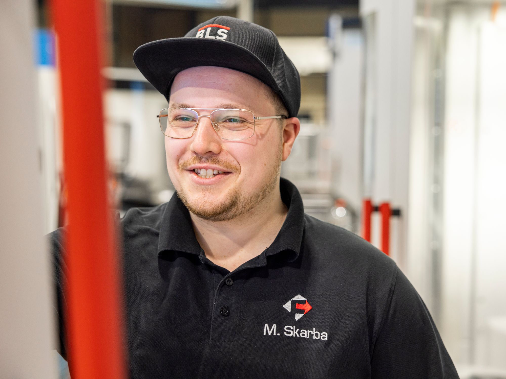 Maximilian Skarba ist stellvertretender Abteilungsleiter CNC-Fräsen und Experte für die Maschinen von Hermle. Maximilian Skarba ist stellvertretender Abteilungsleiter CNC-Fräsen und Experte für die Maschinen von Hermle.
