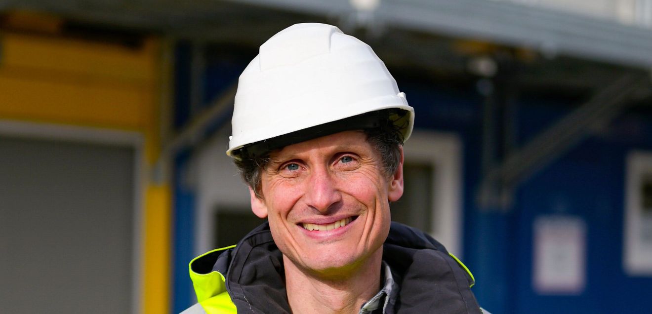 Stefan Ufertinger Stefan Ufertinger, Kommunikationscoach und Geschäftsführer von Site Communications, lächelt in der Kamera