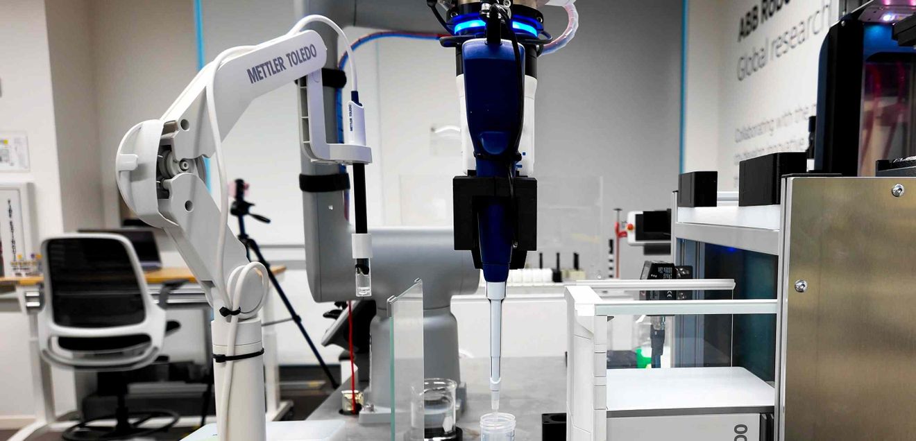Robotergestützte Labortechnologie: ABB Robotics und Mettler Toledo kooperieren