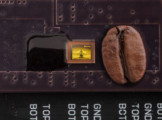 Neue Backplane-Architektur: Hochgeschwindigkeits-Lichtmodulation Neue Backplane-Architektur: Hochgeschwindigkeits-Lichtmodulation