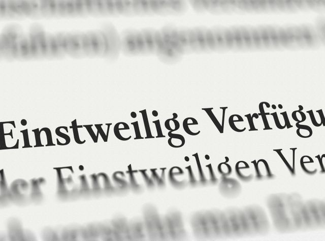 Blick auf den niedergeschriebenen Paragrafen zur einstweiligen Vergügung