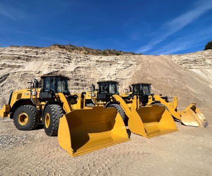Neues Cat Radladertrio 962 übernimmt Sand- und Kiesabbau bei Ohle & Lau Klein, aber fein ist die Devise