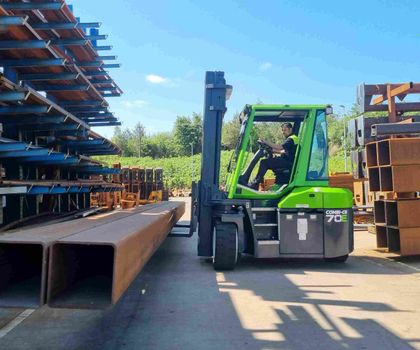 Nominiert als materialfluss Produkt des Jahres 2026: Combilift: Elektro-Mehrwegestapler Combi-CB70E Nominiert als materialfluss Produkt des Jahres 2026: Combilift: Elektro-Mehrwegestapler Combi-CB70E