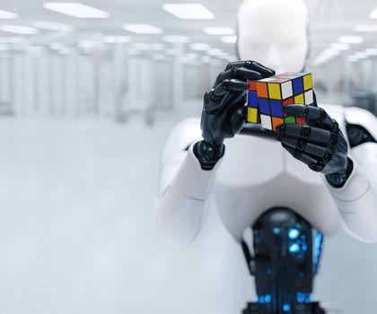 Humanoider Roboter löst einen Zauberwürfel