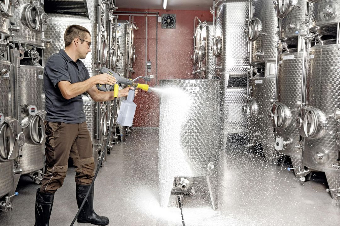 Natural active cleaner: Environmentally friendly cleaning Natural active cleaner: Environmentally friendly cleaning