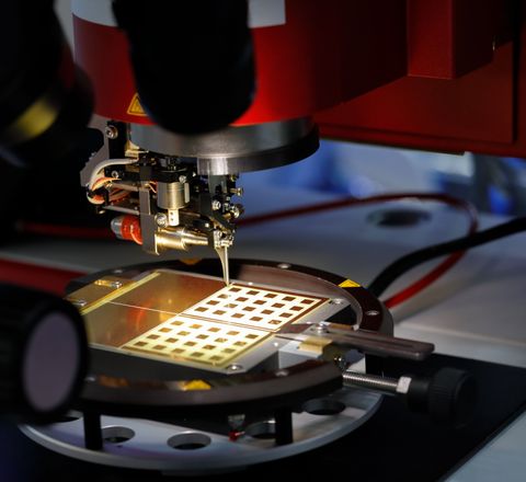 Halbleiterfertigung: Servotechnik mit integrierter Intelligenz Halbleiterfertigung: Servotechnik mit integrierter Intelligenz