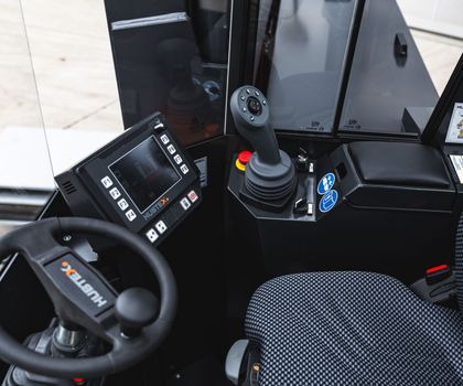 Long goods handling: New electric multidirectional sideloader Long goods handling: New electric multidirectional sideloader
